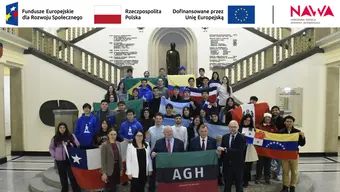 UCZESTNICY PROGRAMU PODCZAS WIZYTY NA AGH